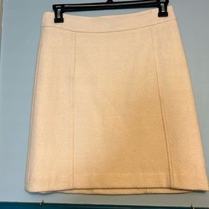 Ann Taylor size 8 Winter White skirt